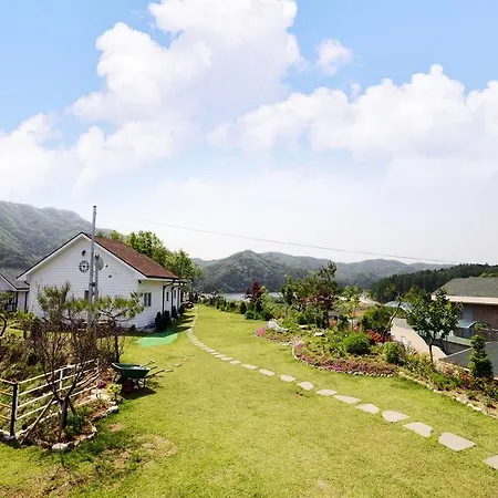 Walking Sky Pension Gapyeong Exterior photo